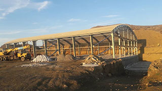 پروژه ساخت و نصب سازه فلزی سوله سالن ورزشی چند منظوره به همراه ساختمان اداری در شهرستان خداآفرین